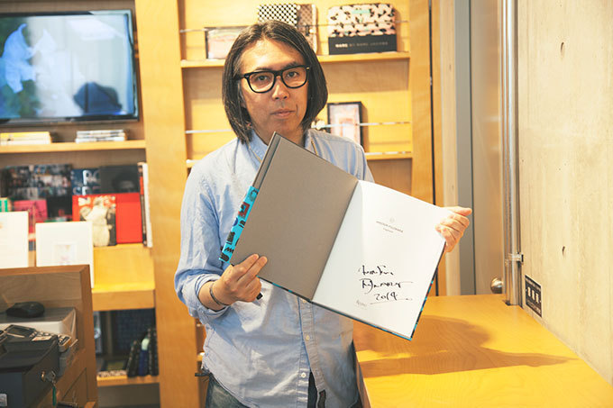 マーク ジェイコブスの本屋「BOOKMARC」、藤原ヒロシ初のサイン入り