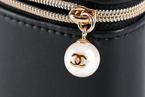 シャネル2025年春コスメ「パール」着想の限定リップ、“パールチャーム