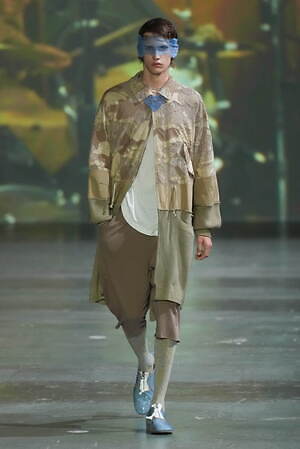 アンダーカバー 2025年春夏メンズコレクション - 雲、この溶け入るもの