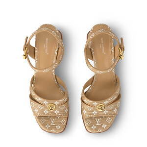 ルイ・ヴィトンの新作ウィメンズサンダル、ツートンカラーのかぎ針編み