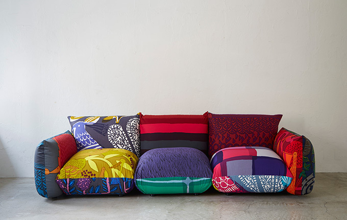 マレンコ×鈴木マサル、空間を劇的に変えるソファの展覧会を東京で開催