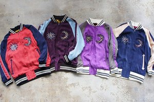 アウラの新作スカジャン、鹿や月・太陽の刺繍を施した色鮮やかな