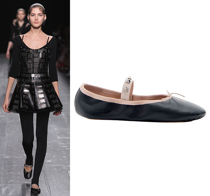 ヴァレンティノから新作「バレエシューズ」‟スタッズ”付きストラップを