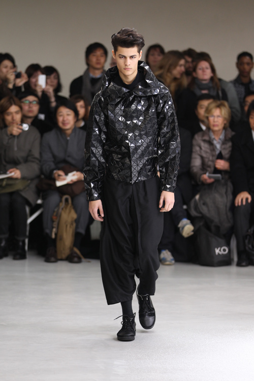 イッセイ ミヤケ メン 2012-13年秋冬コレクション - 日本の重ねの手法