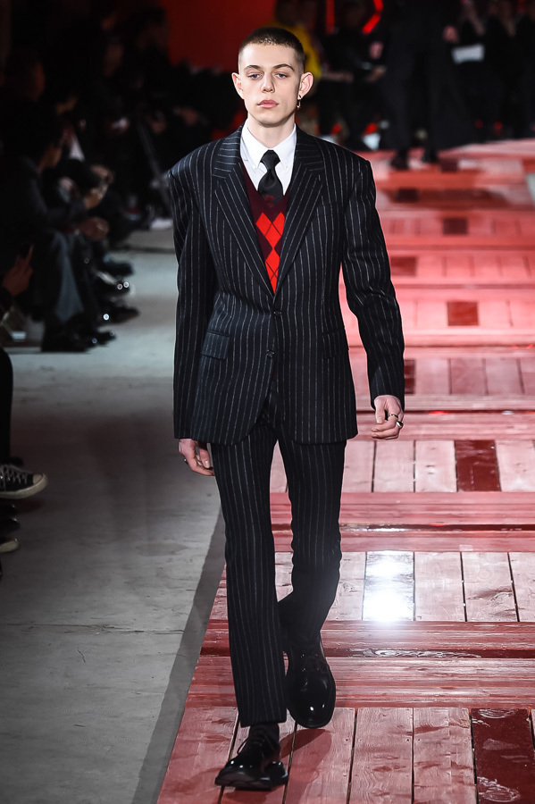 アレキサンダー・マックイーン 2018年秋冬コレクション - 英国紳士の