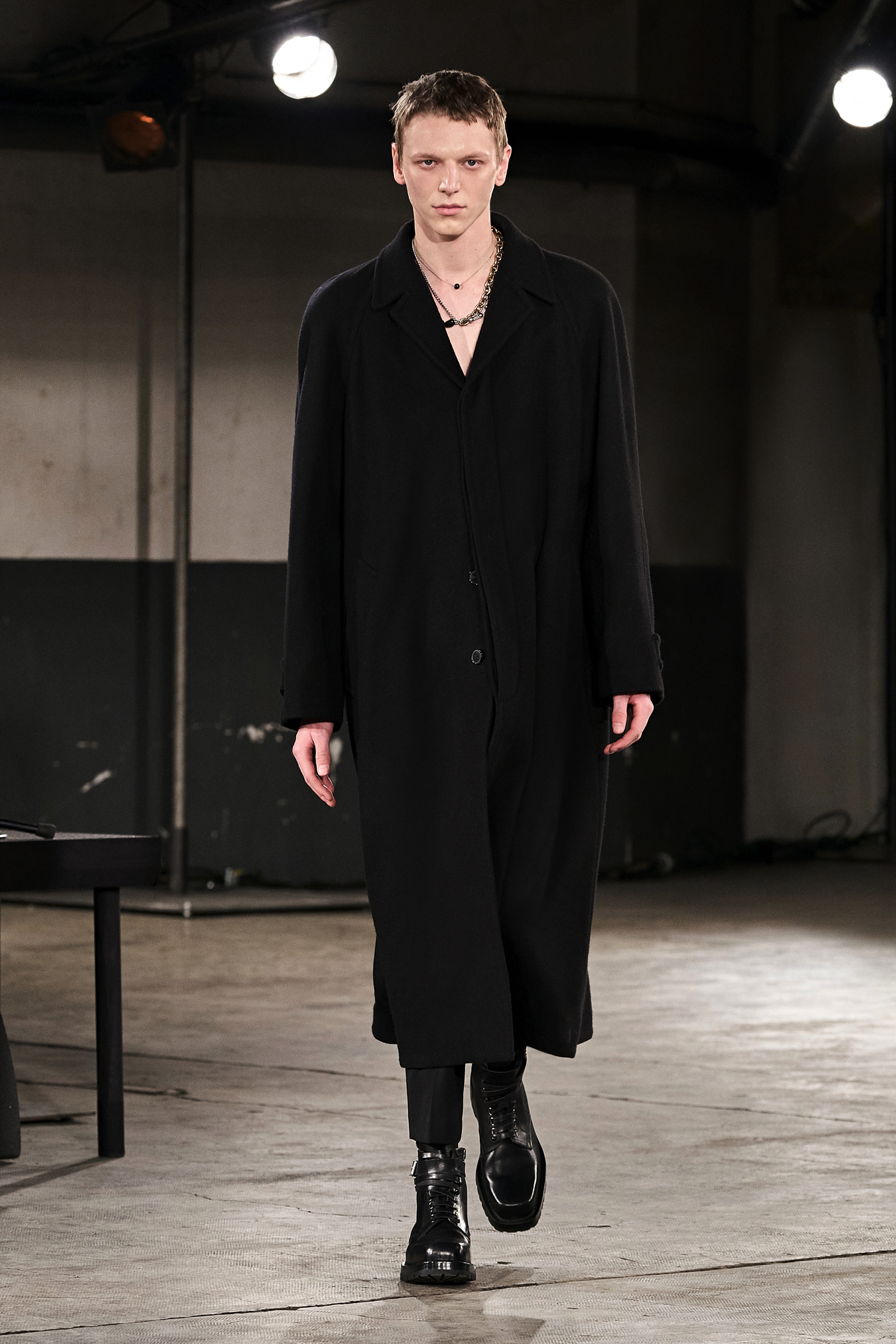 driesvannoten_mens_23aw_00001.jpg