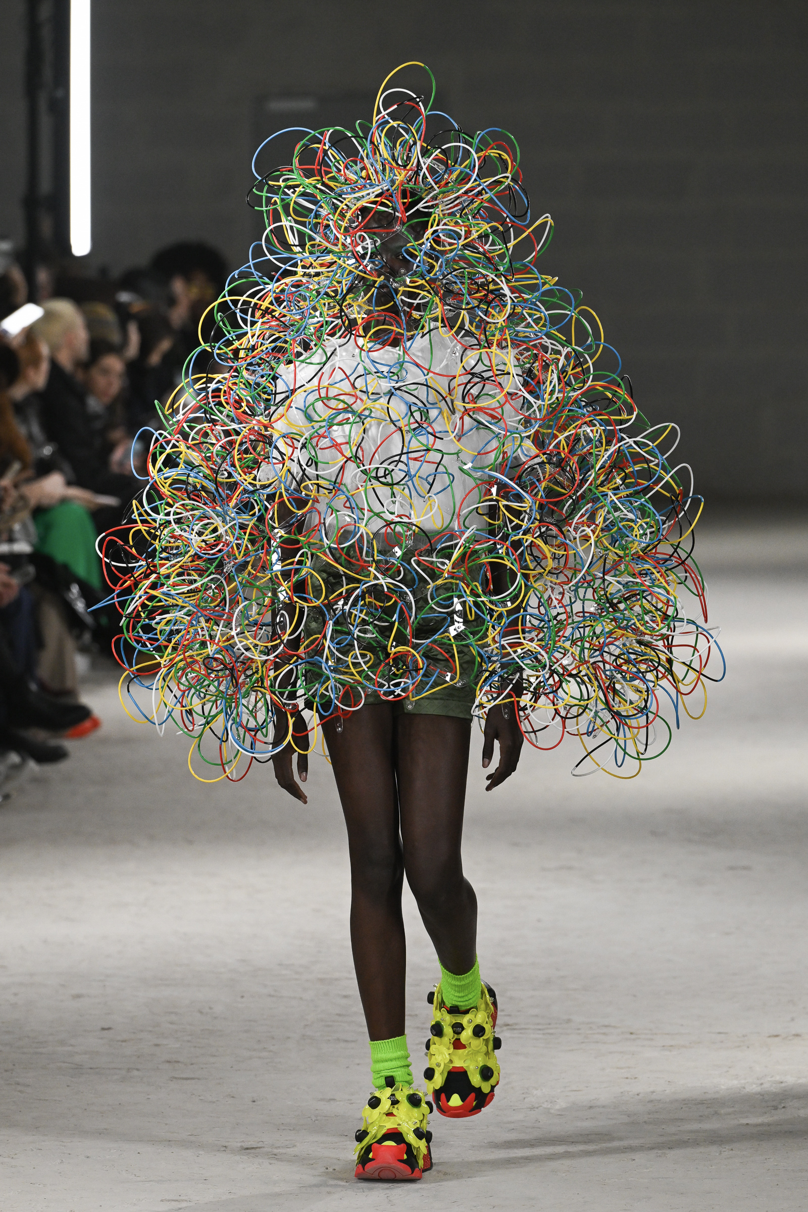 ノワール ケイ ニノミヤ」が日本橋三越でポップアップ開催、リボン