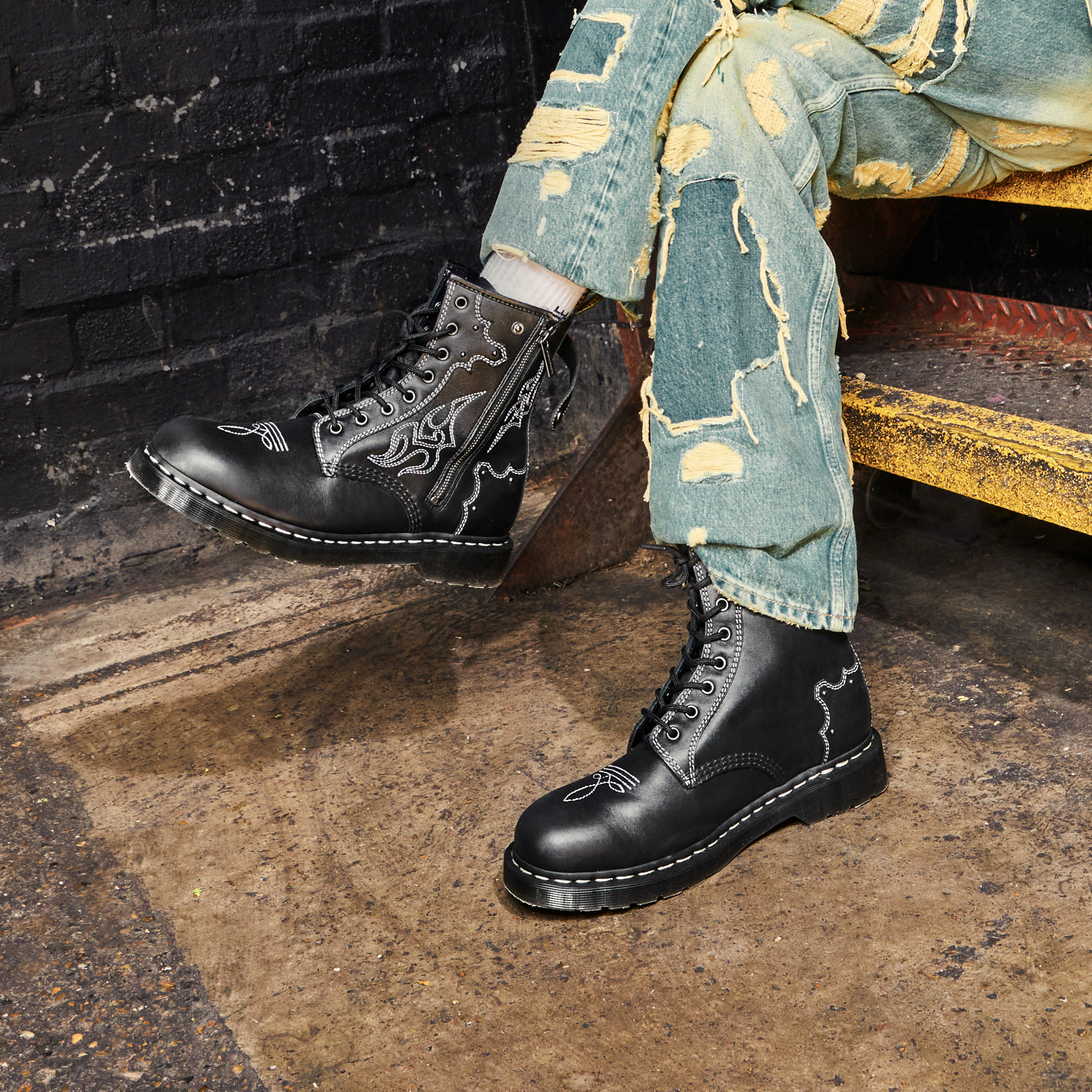 ドクターマーチンがウエスタンカルチャーを表現した新作コレクションを発売