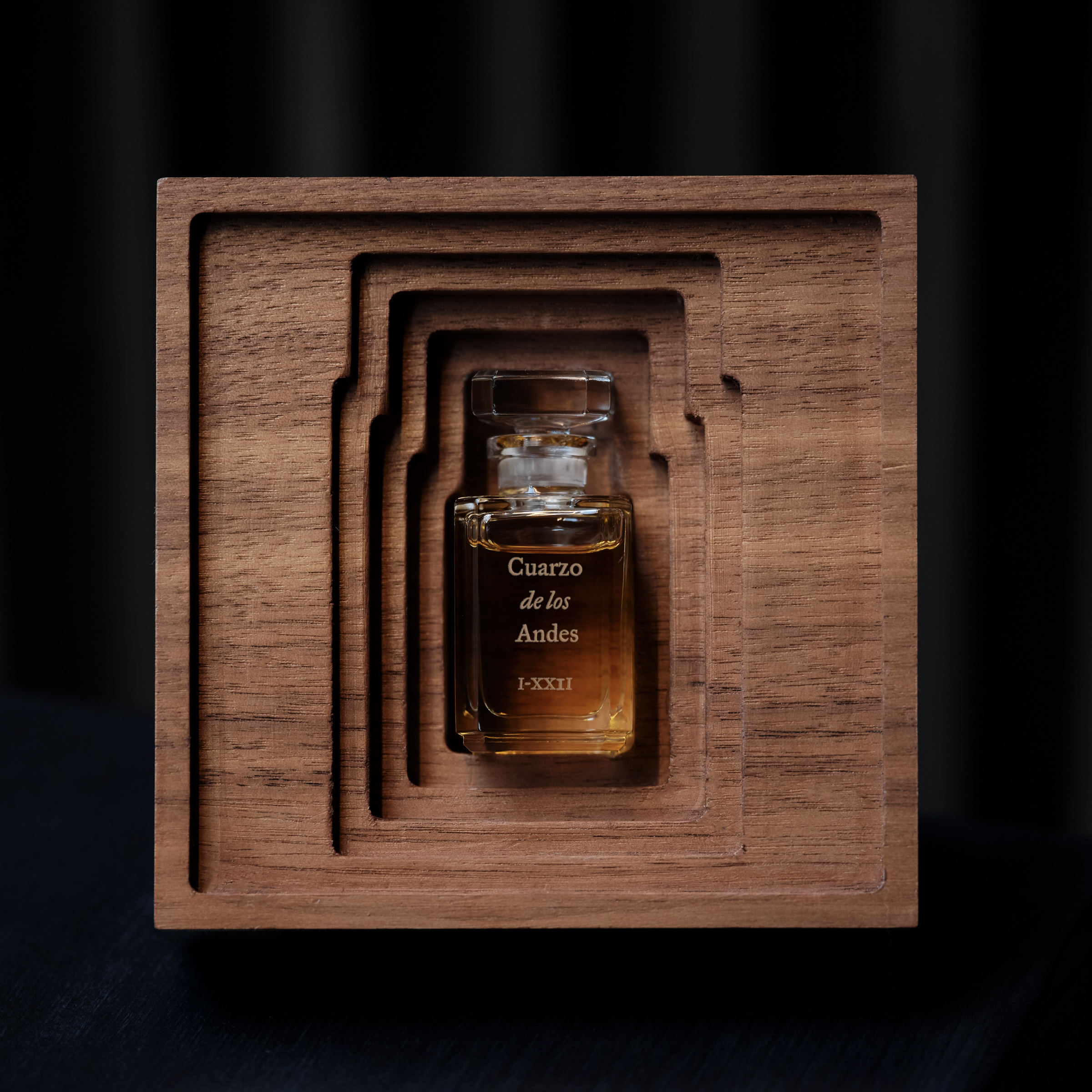 フエギア 1833」が濃度100％フレグランスエッセンス「プーラ