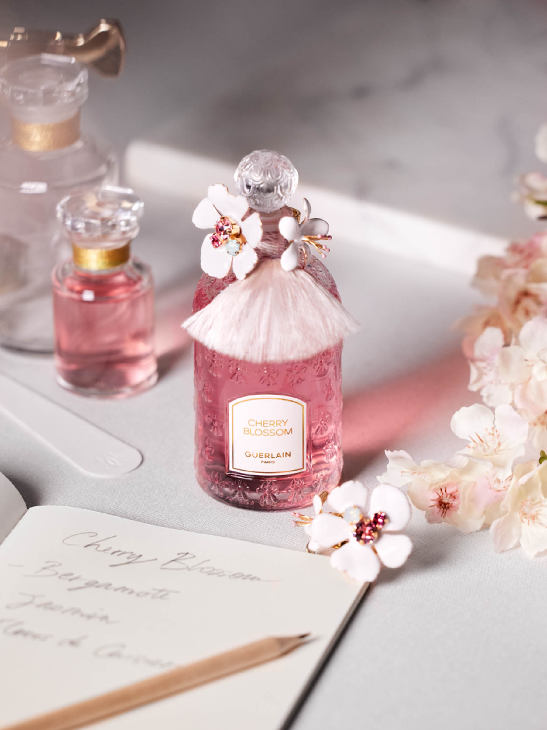 ゲランの春限定フレグランス「チェリーブロッサム オーデトワレ」が