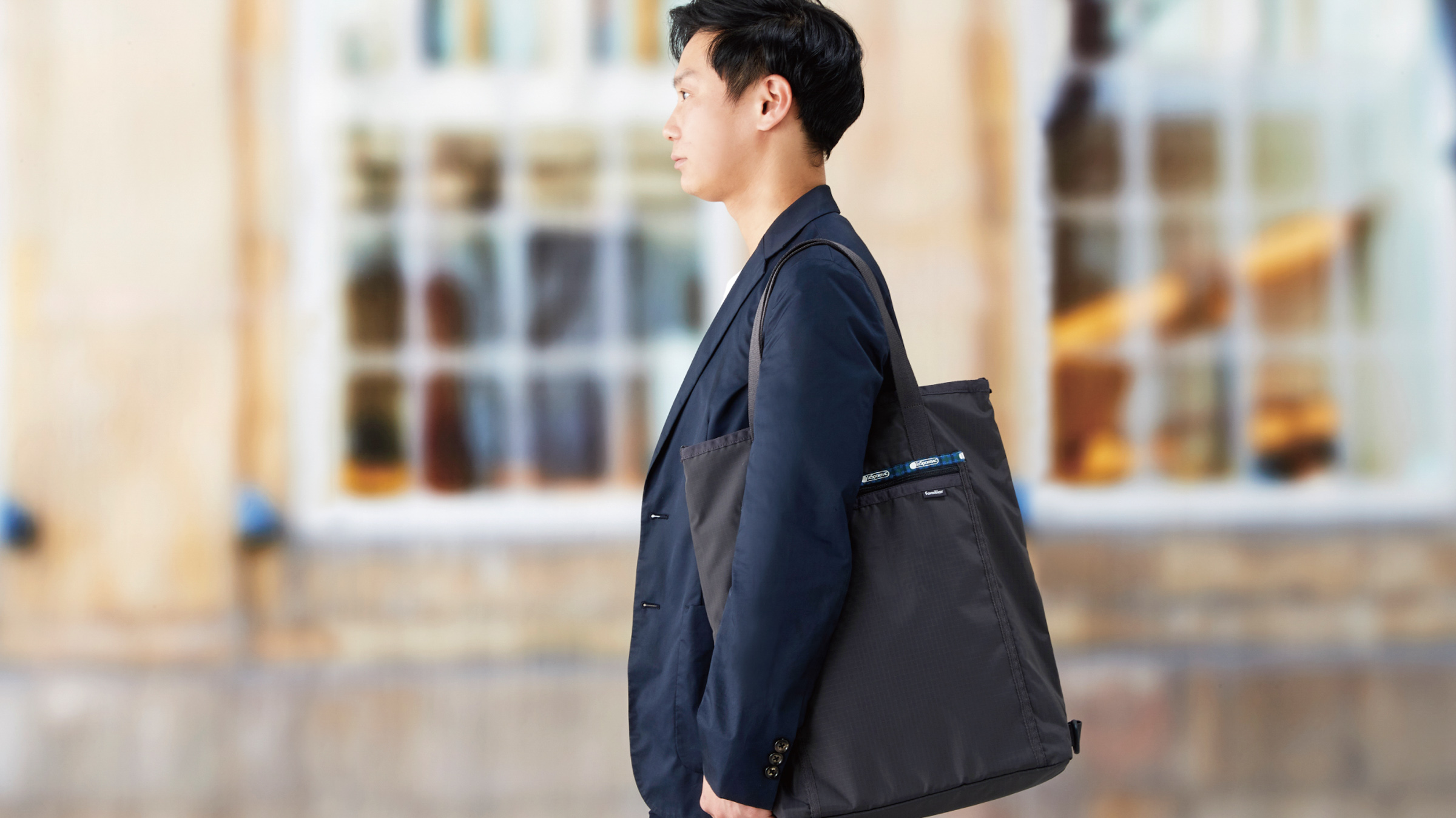 ファミリア × レスポートサック第3弾が登場、日常に溶け込むクマを