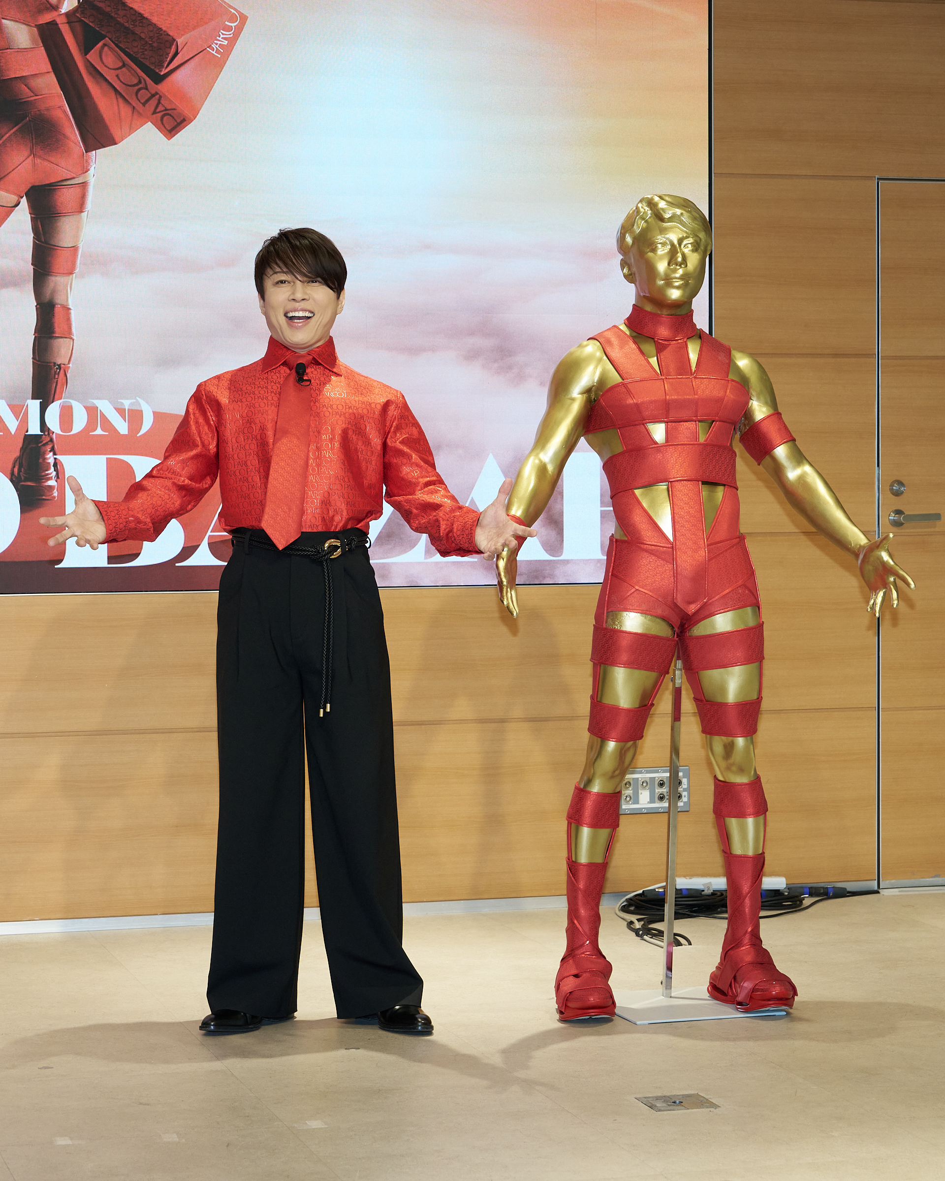 西川貴教 × PARCOグランバザール、特製「HOT LIMITスーツ」姿の肉体美