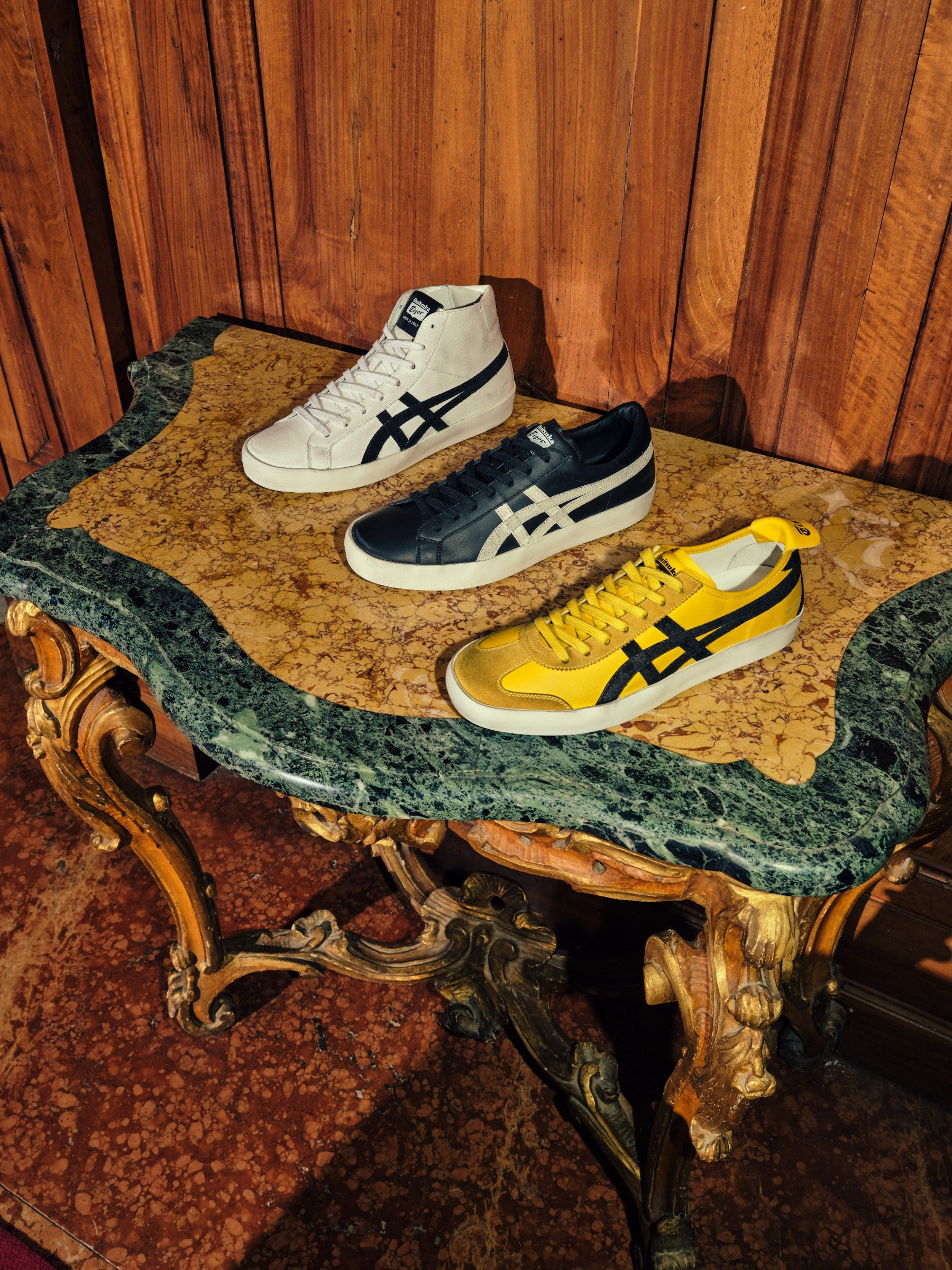 オニツカタイガーからイタリアンレザーを使用したモデルが登場