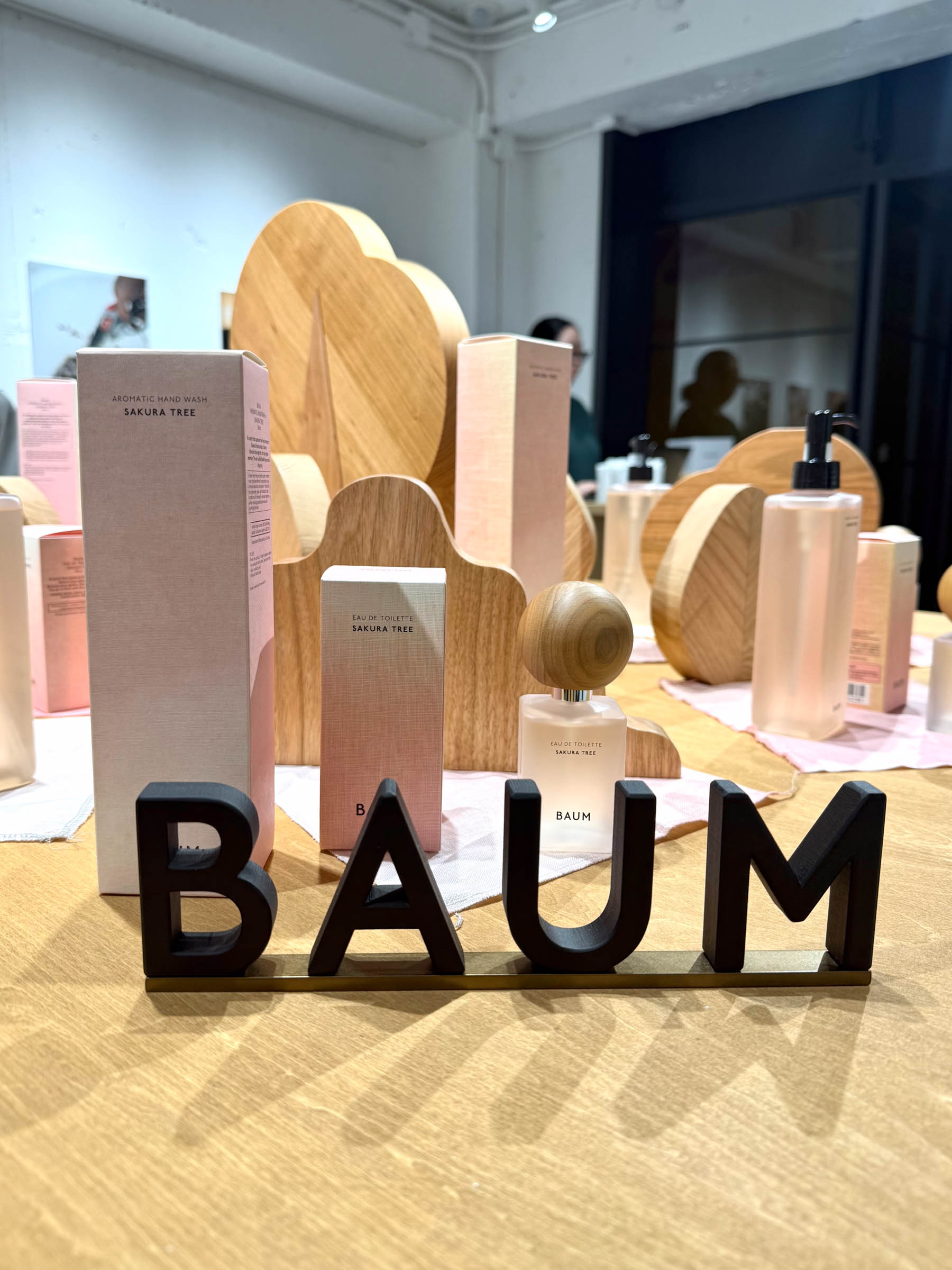 桜の蕾が花開く瞬間をフレグランスに バウムが「サクラツリー」の香り