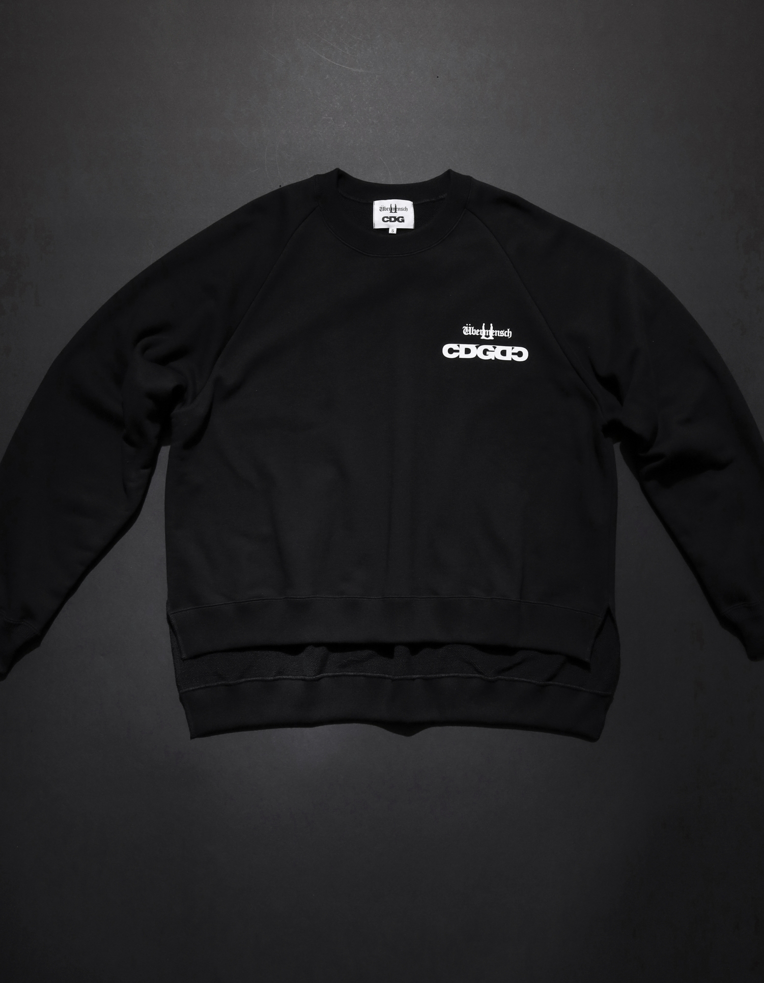 CDGがG-DRAGONとコラボ ワールドツアー「Übermensch」を記念した