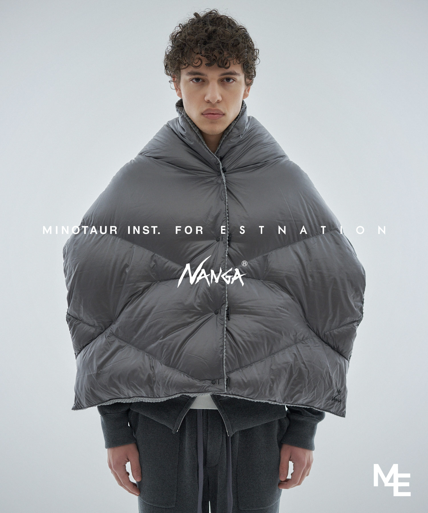 M4Eとナンガがコラボ 利便性の高いダウンポンチョマフラーを発売