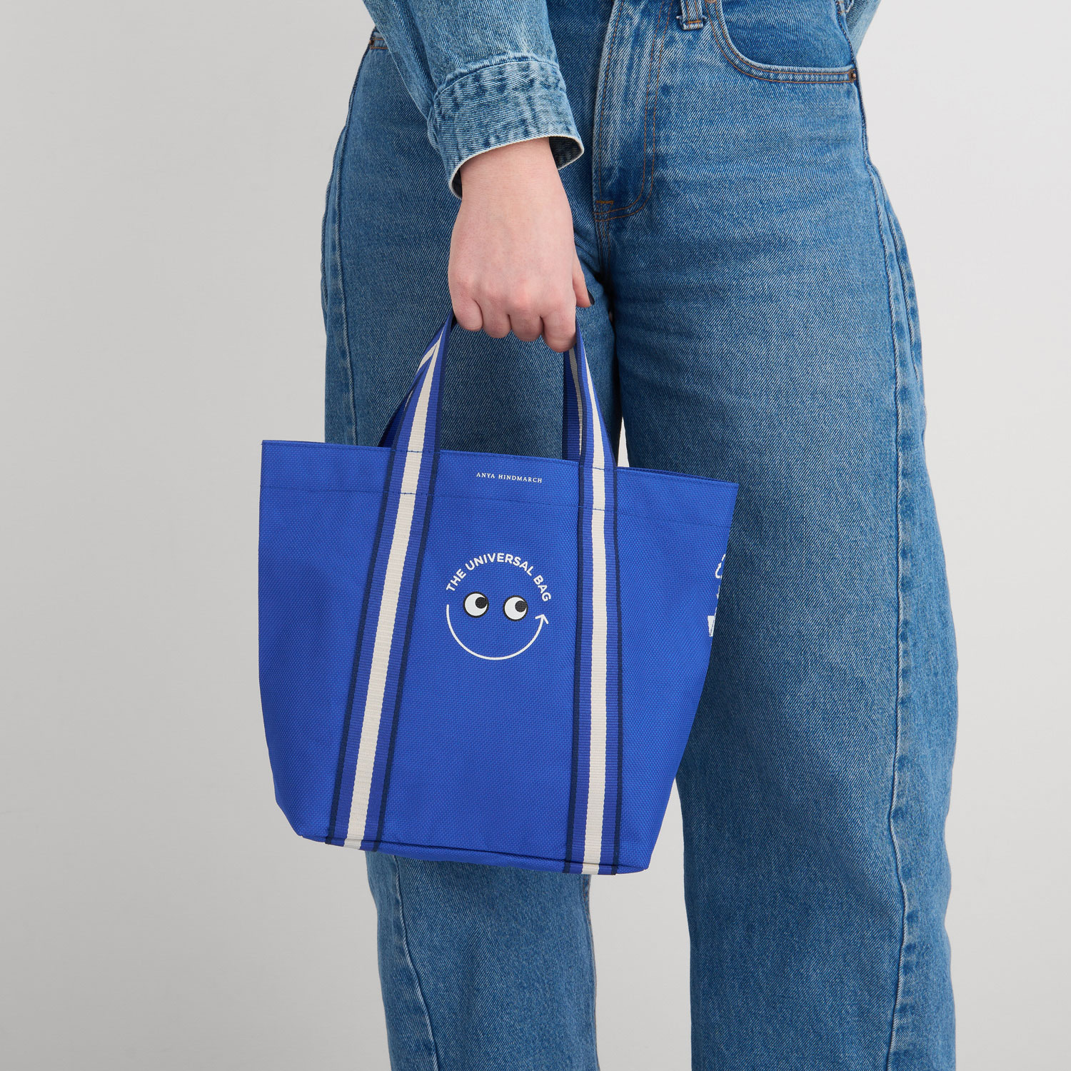 アニヤ ハインドマーチが新作「The Universal Bag」を発売 英国の