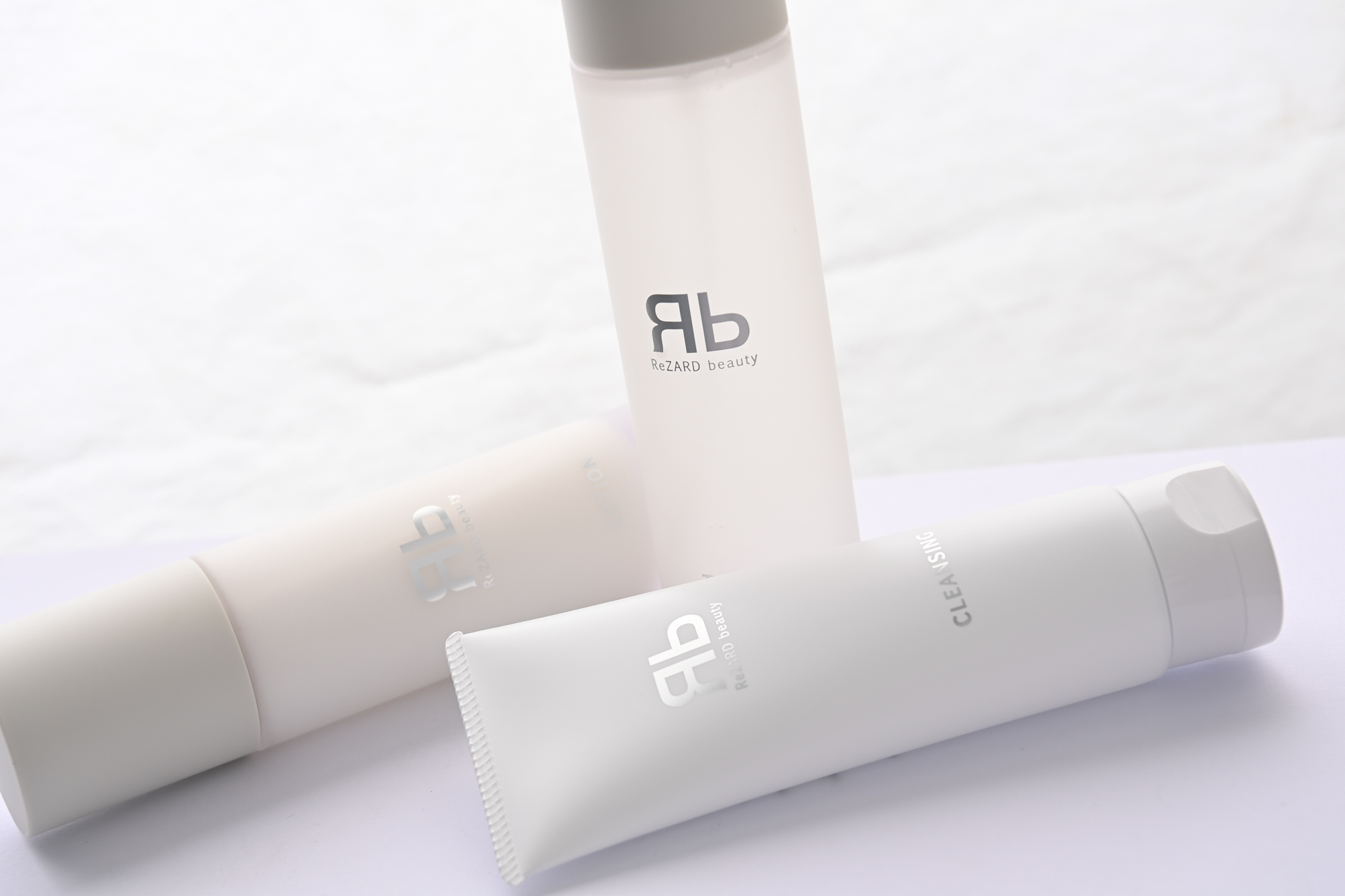 YouTuberヒカルがプロデュースするコスメブランドが始動、お渡し会は3