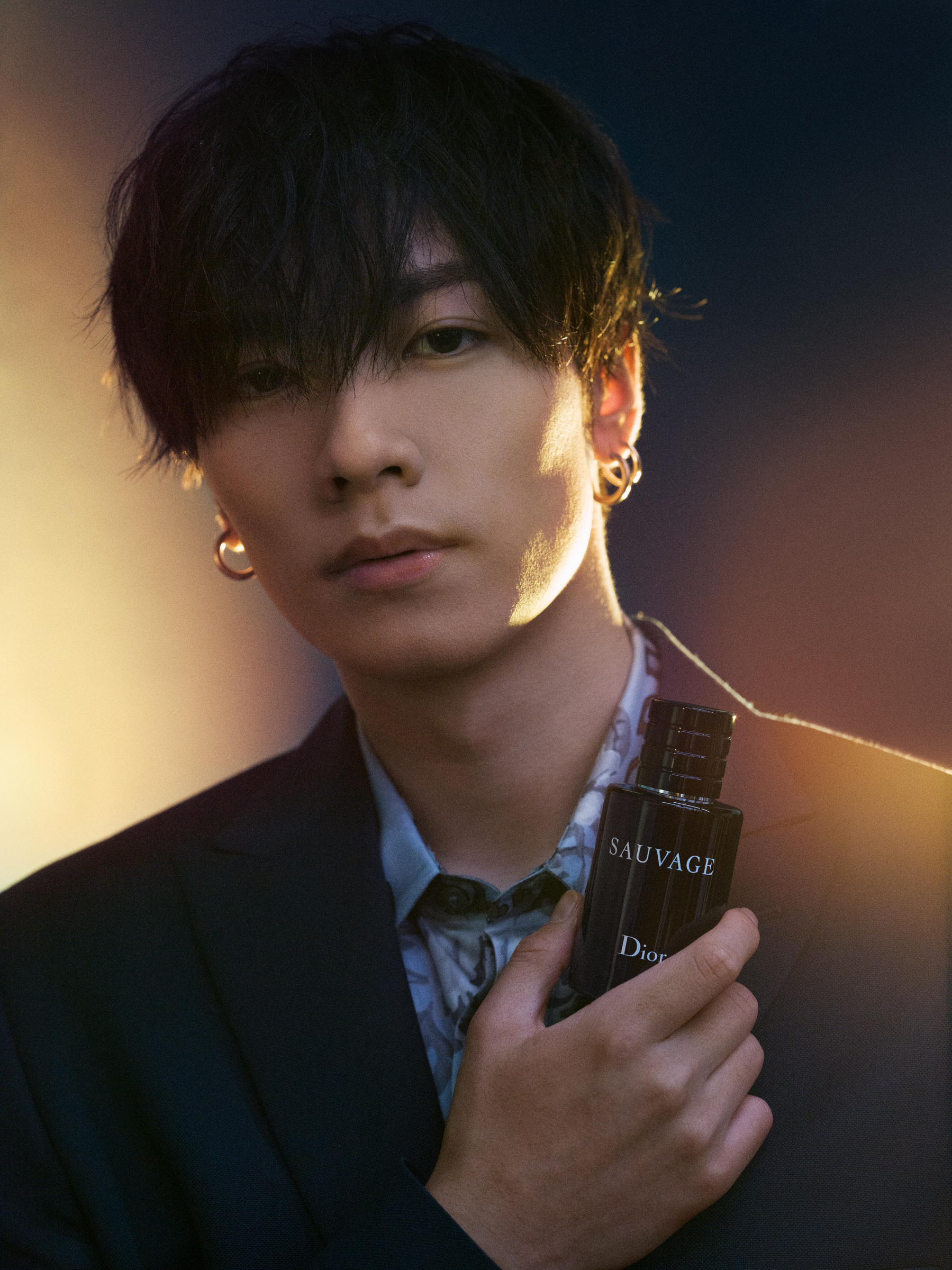 渋谷の交差点がディオールの香水「ソヴァージュ」に染まる THE RAMPAGE