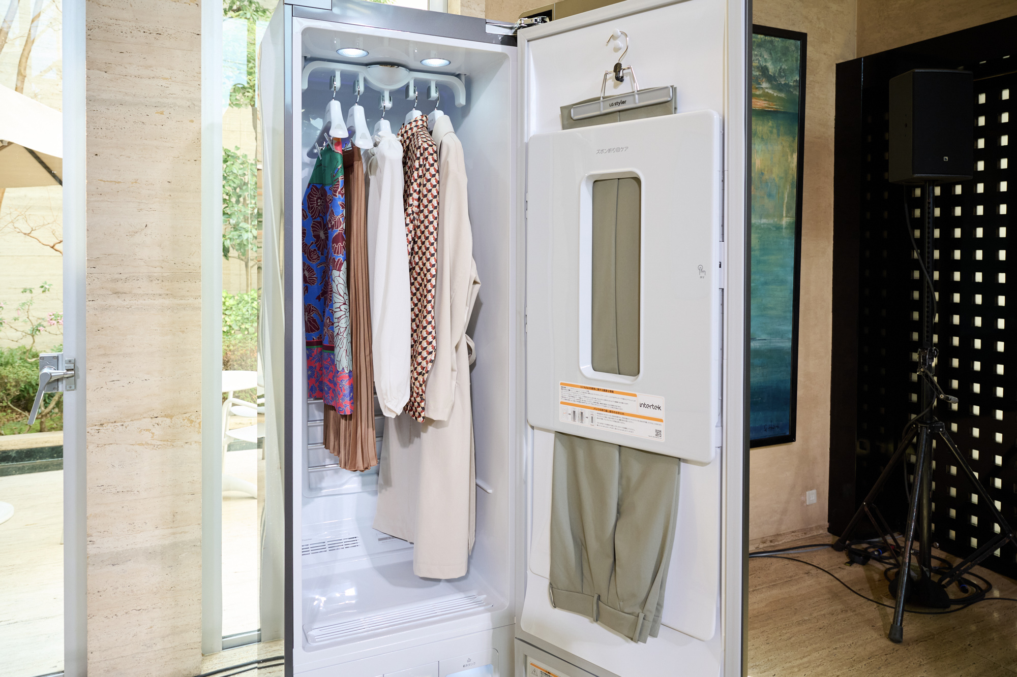 ホームクリーニング機「LG Styler」から新モデルが登場 日本独自の