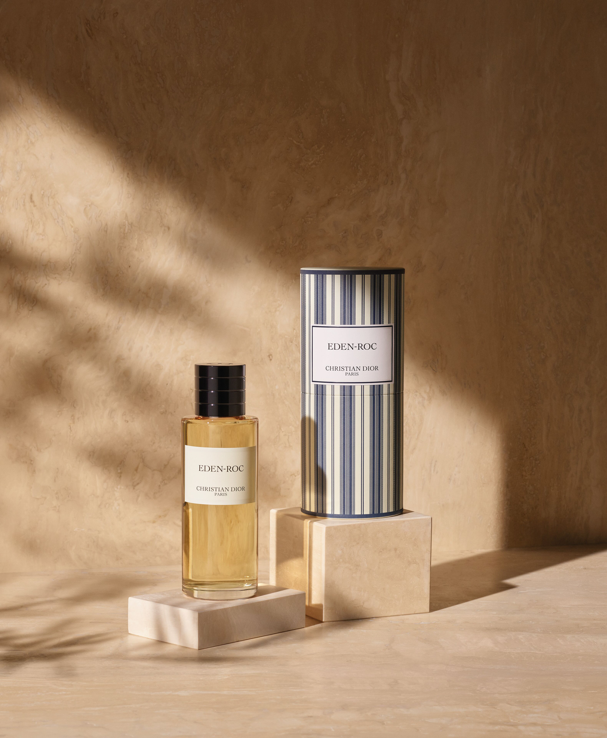 メゾン クリスチャン ディオール」ホワイトとブルーで彩った限定