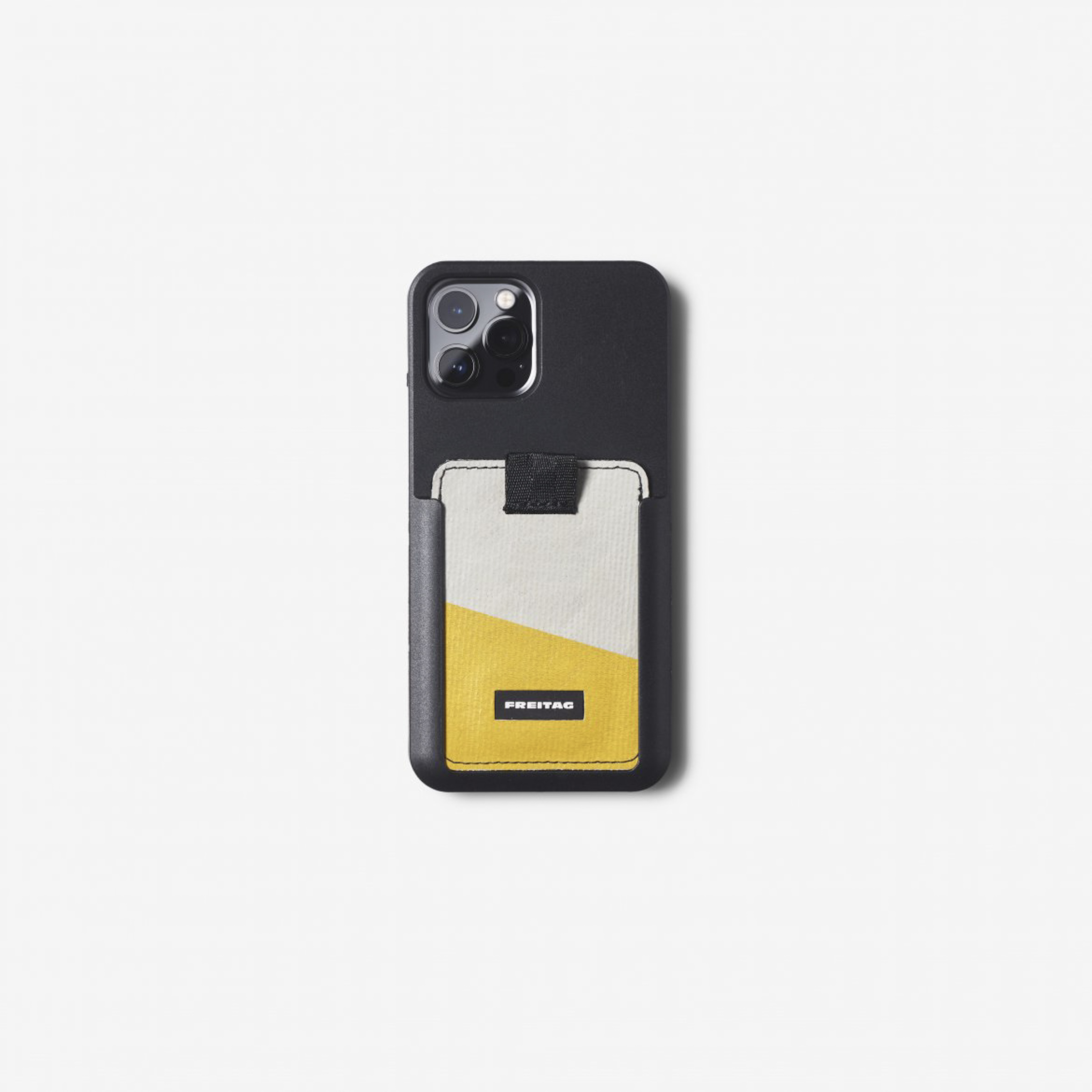 フライターグ」からiPhoneケースが登場、スキーブーツをリサイクル