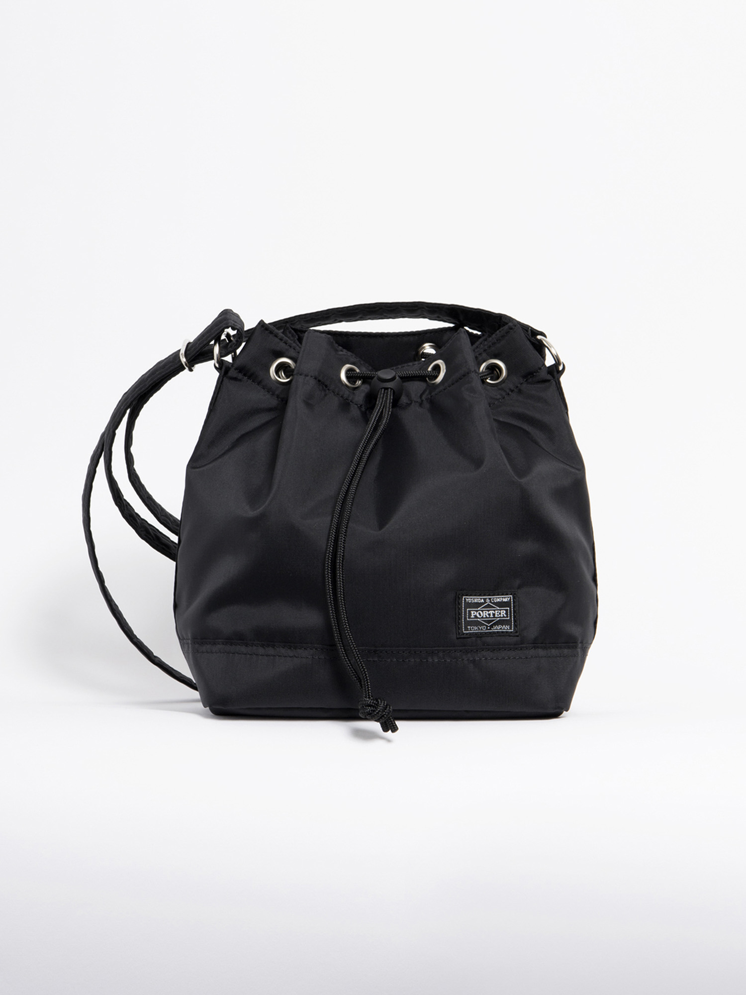 コム デ ギャルソン」ホリデー企画でポーターの期間限定店をオープン