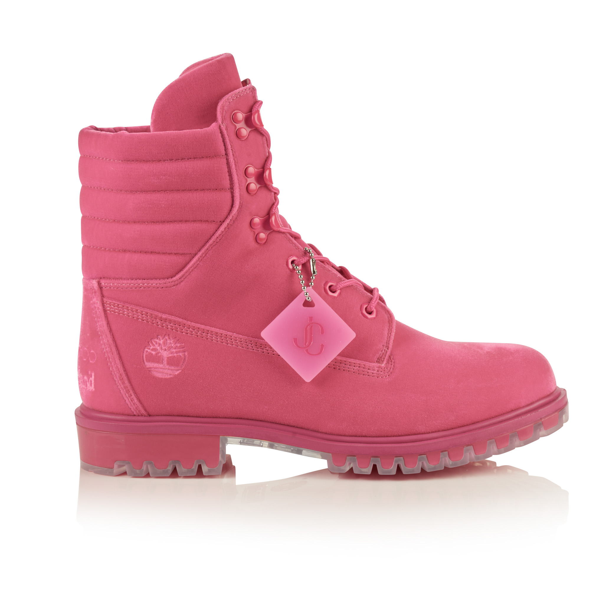 ジミー チュウがティンバーランドとのコラボ新作を発売、ピンクの