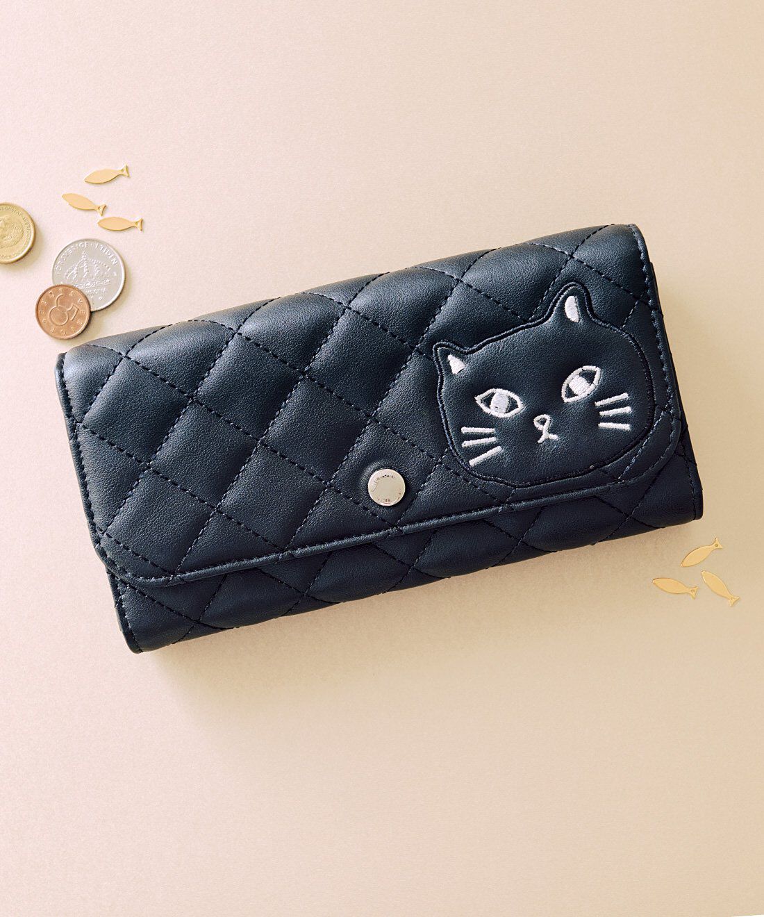 ツンデレ黒猫のキルティング長財布｜猫部｜フェリシモ【公式通販】