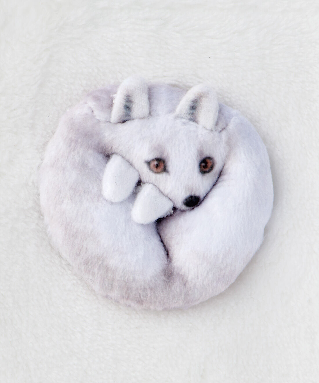 YOU＋MORE! 雪の上で気ままに過ごす キツネのハンカチの会｜YOU+MORE