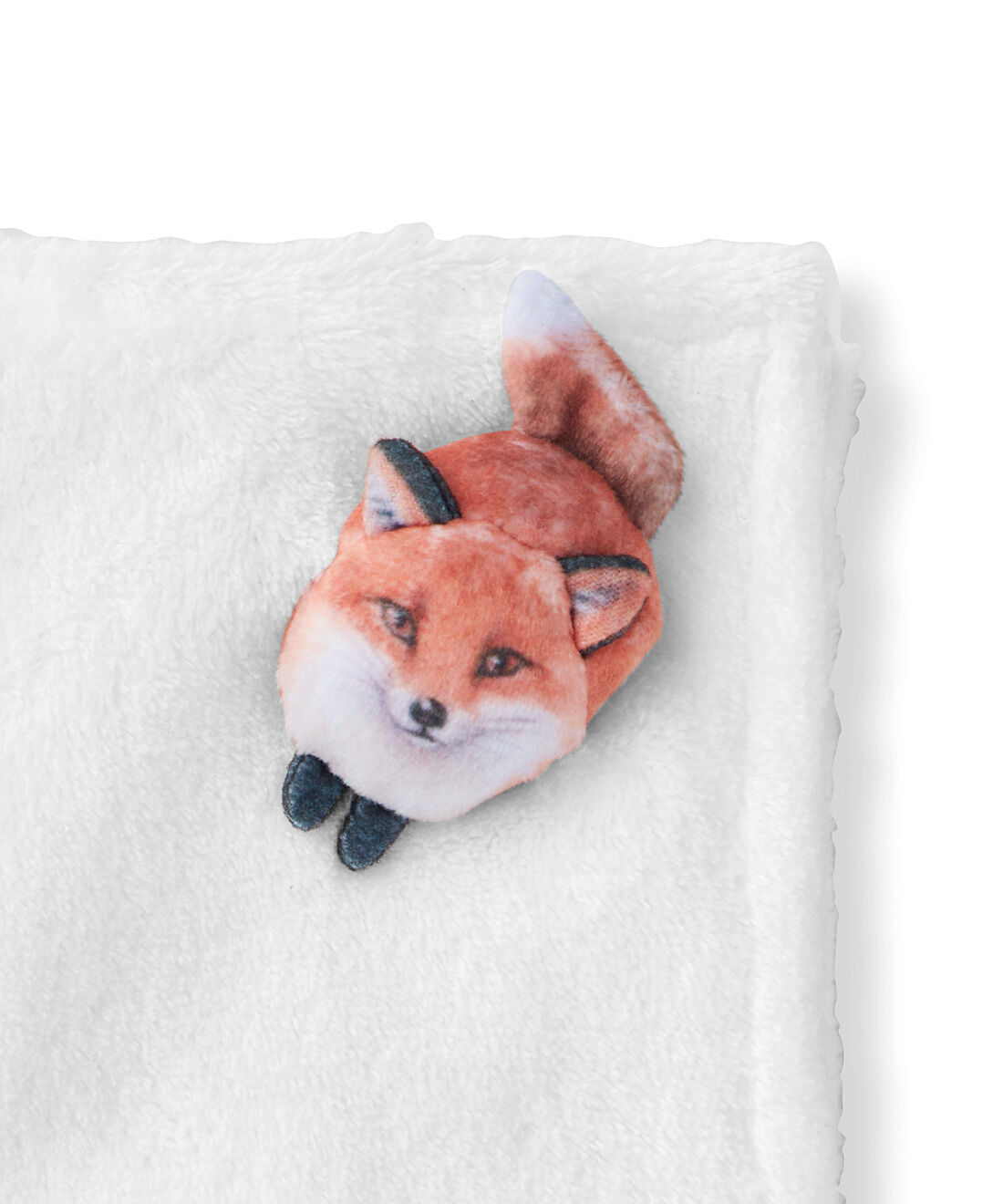 YOU＋MORE! 雪の上で気ままに過ごす キツネのハンカチの会｜YOU+MORE