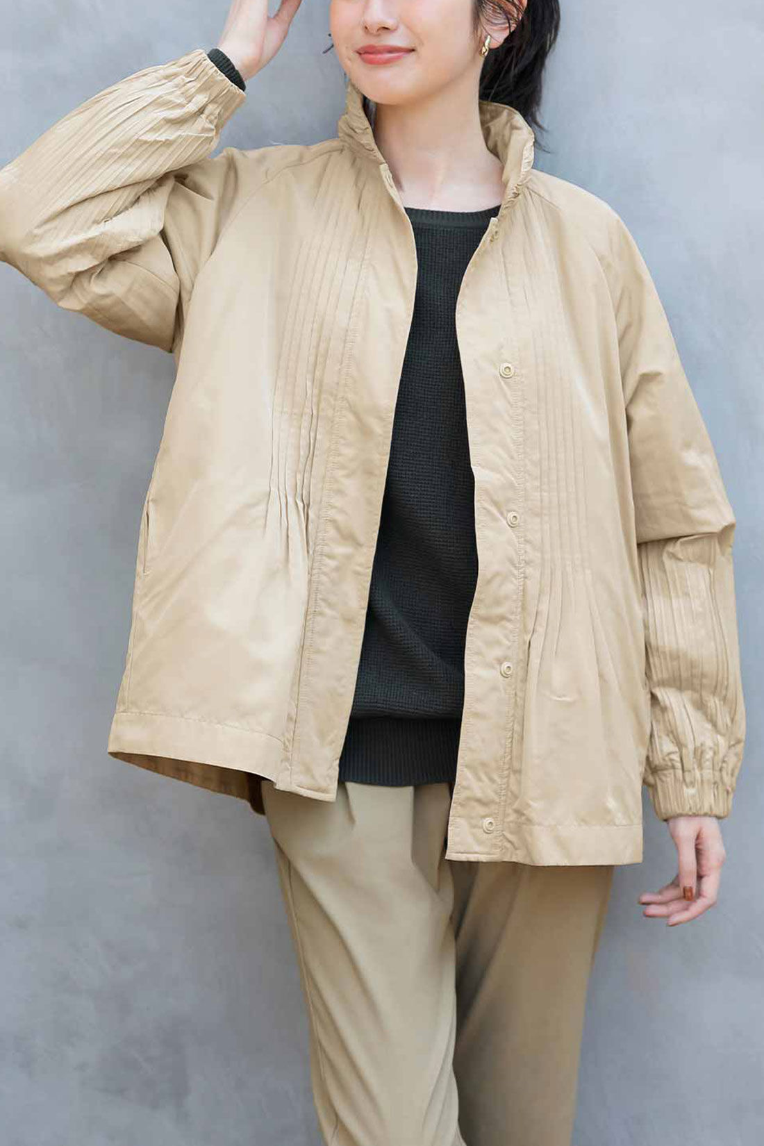 お化粧感覚でパっと着映える 華やかプリーツ遣いの軽やか中わた