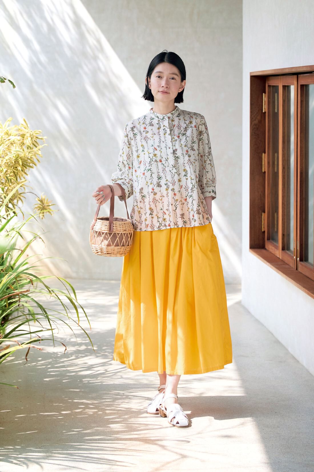 サニークラウズ feat. HOKKOH 花ストライプのシャツ〈レディース