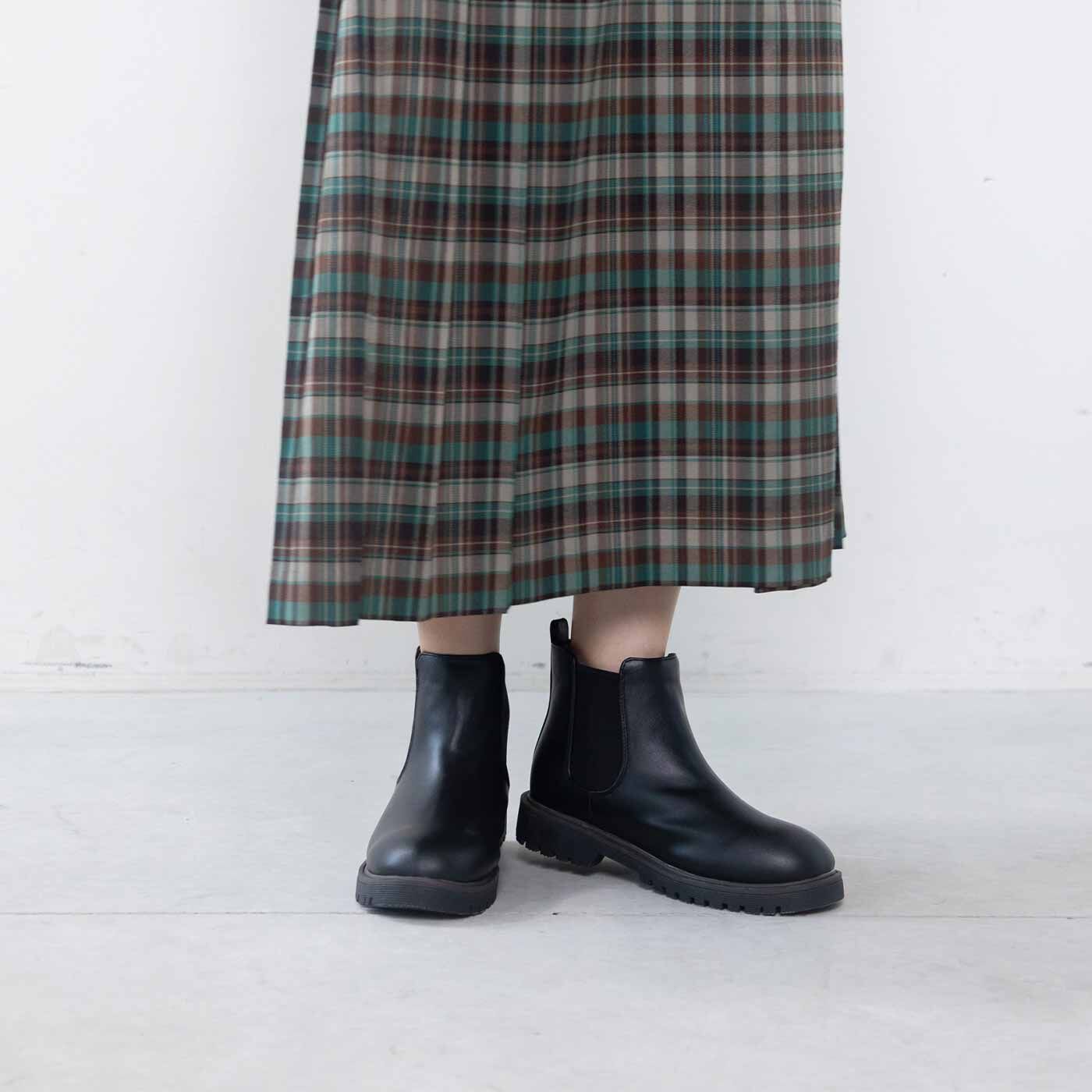 ラミプリュス 北海道の靴屋さん発 スパイクが出てくる サイドゴア