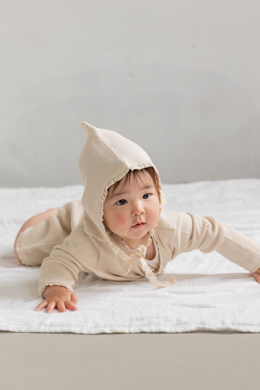 Moredde セレモニーにも使える ロンパース＆ボンネットセット〈ライト