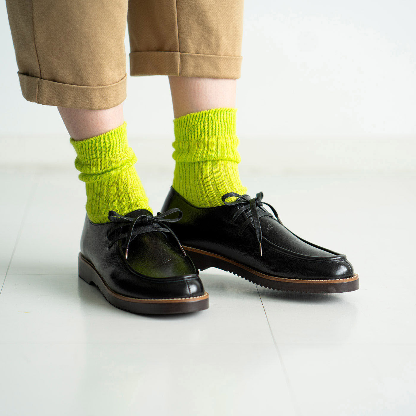 長田の靴職人が作った 職人本革のモカシンシューズ〈ブラックスピネル