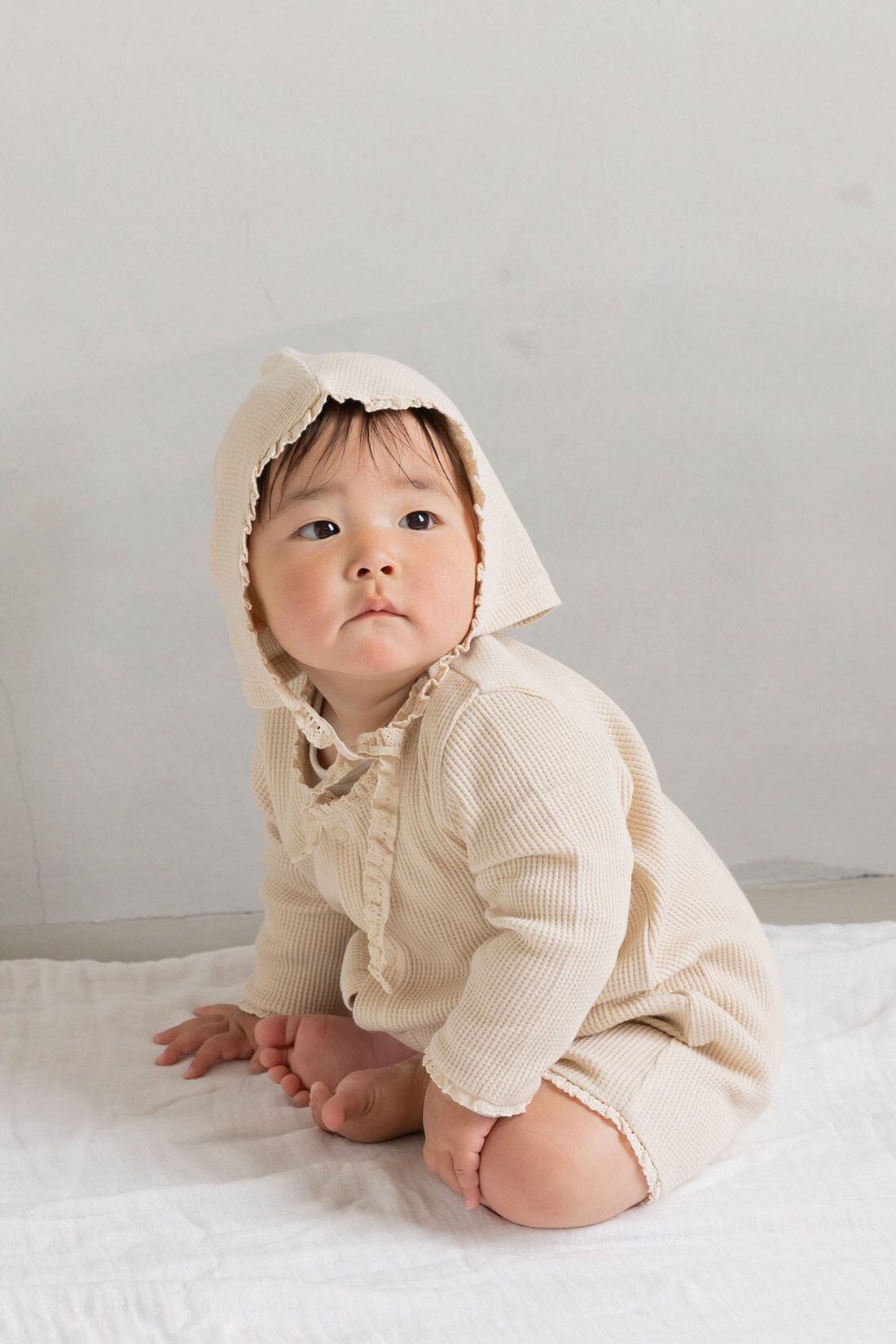 Moredde セレモニーにも使える ロンパース＆ボンネットセット〈ライト