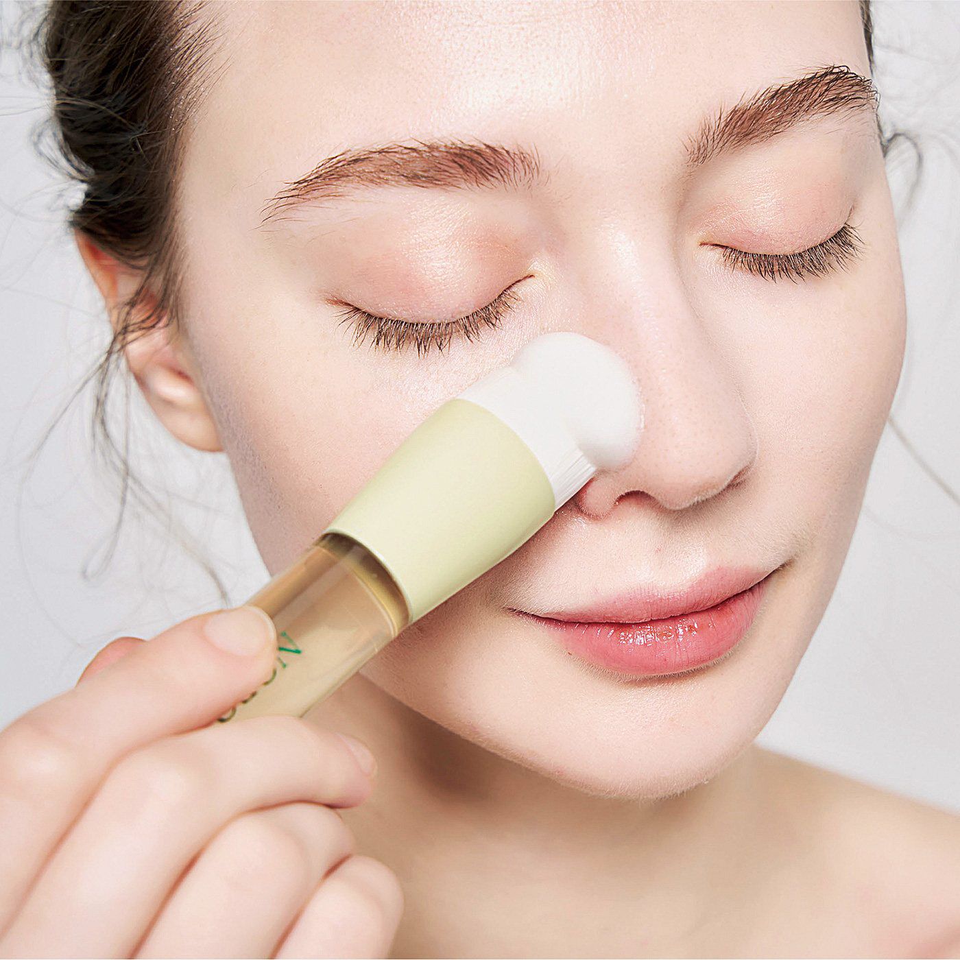 洗顔後の毛穴にダイレクトケア！極細毛ポアディープクレンジングブラシ