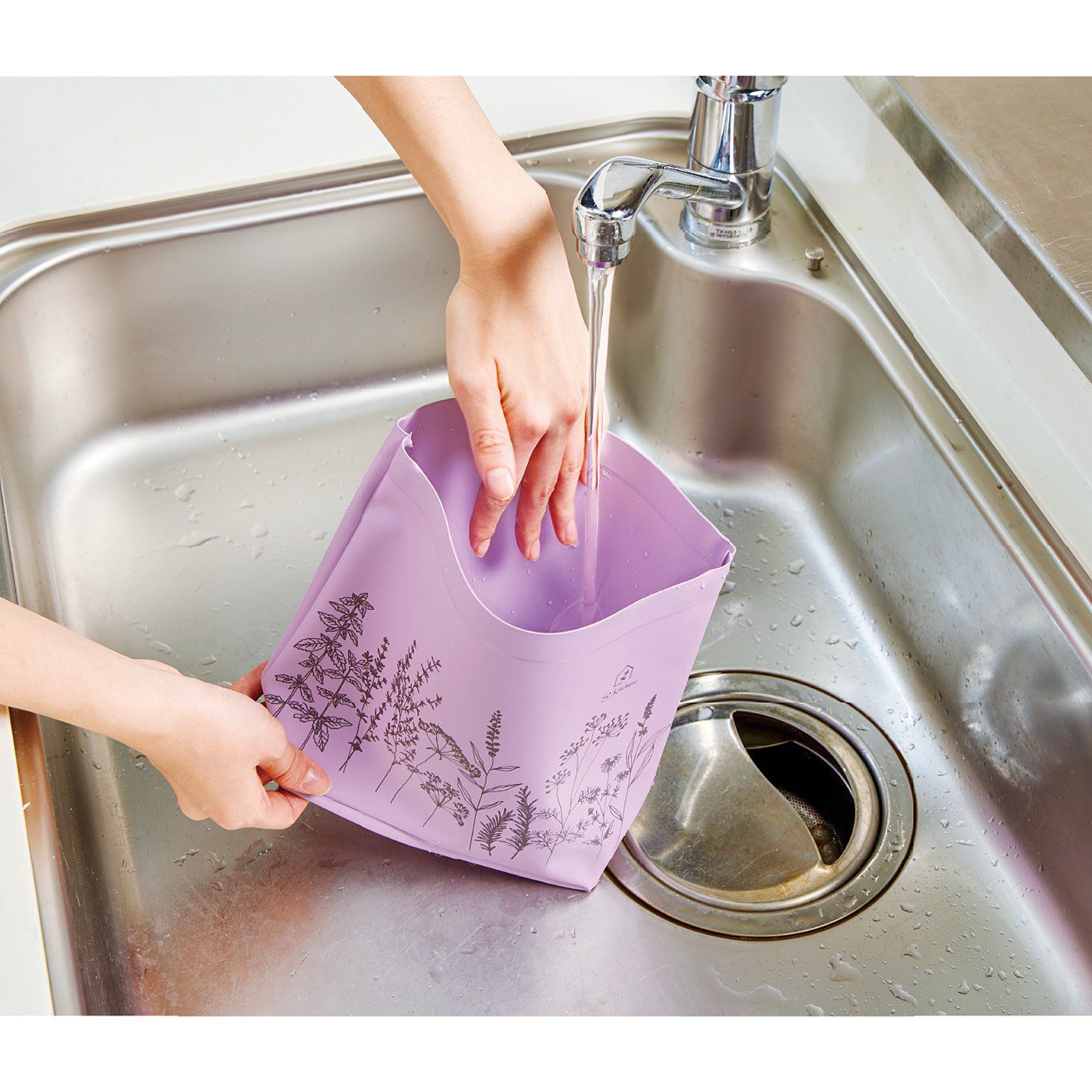 エスキューブキッチンズ 土汚れを防ぎながら野菜が一目瞭然 ストレージ