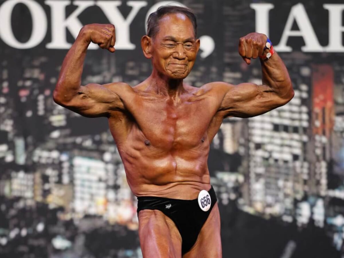 審査員がスマホで撮影！ 88歳のレジェンドボディビルダーに世界大会が
