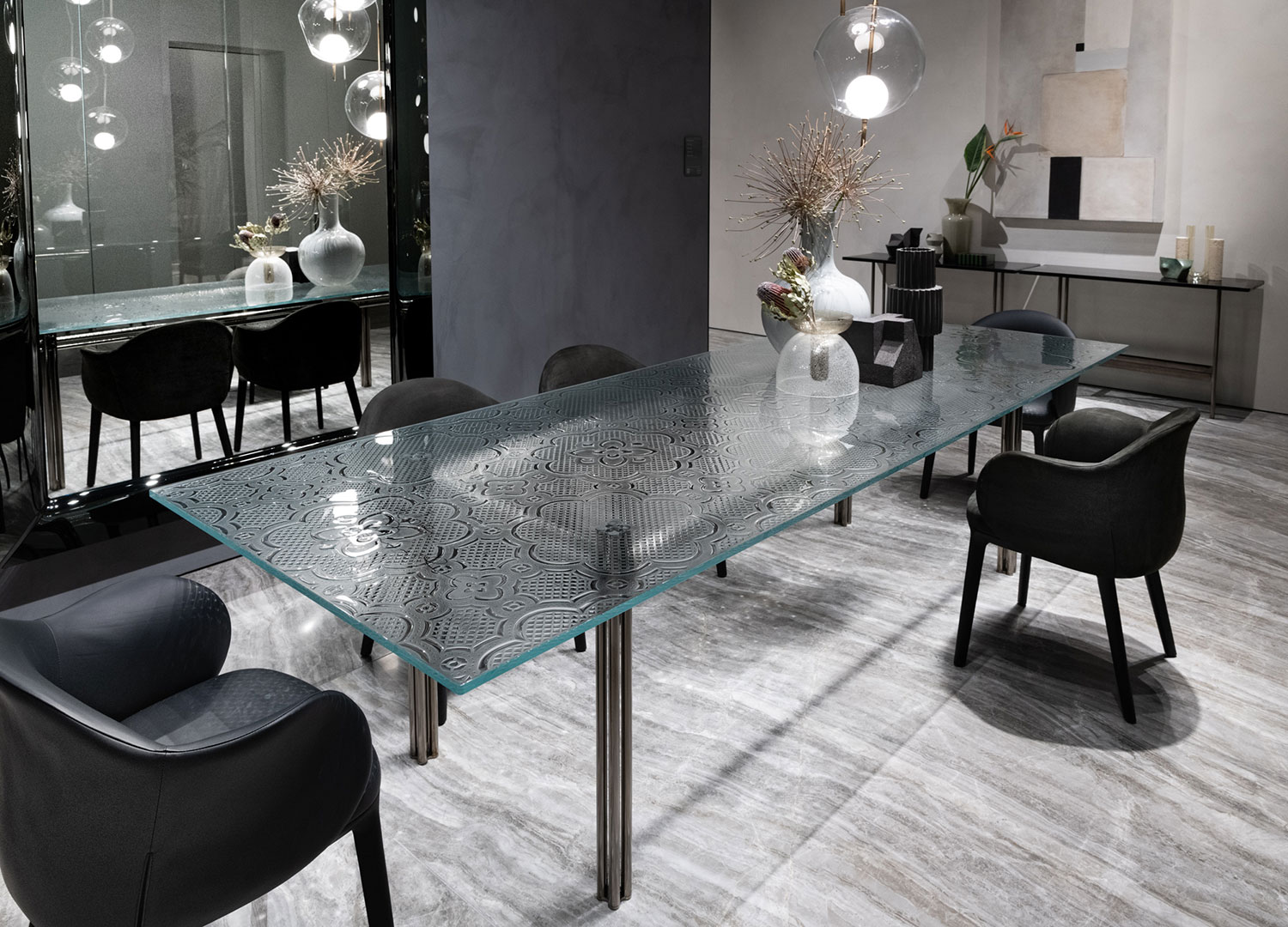 Tables and chairs: the new FIAM dining between glass and new materials
