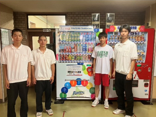 ファイターズ基金応援自動販売機の売上約65万円を受贈 | 北海道日本