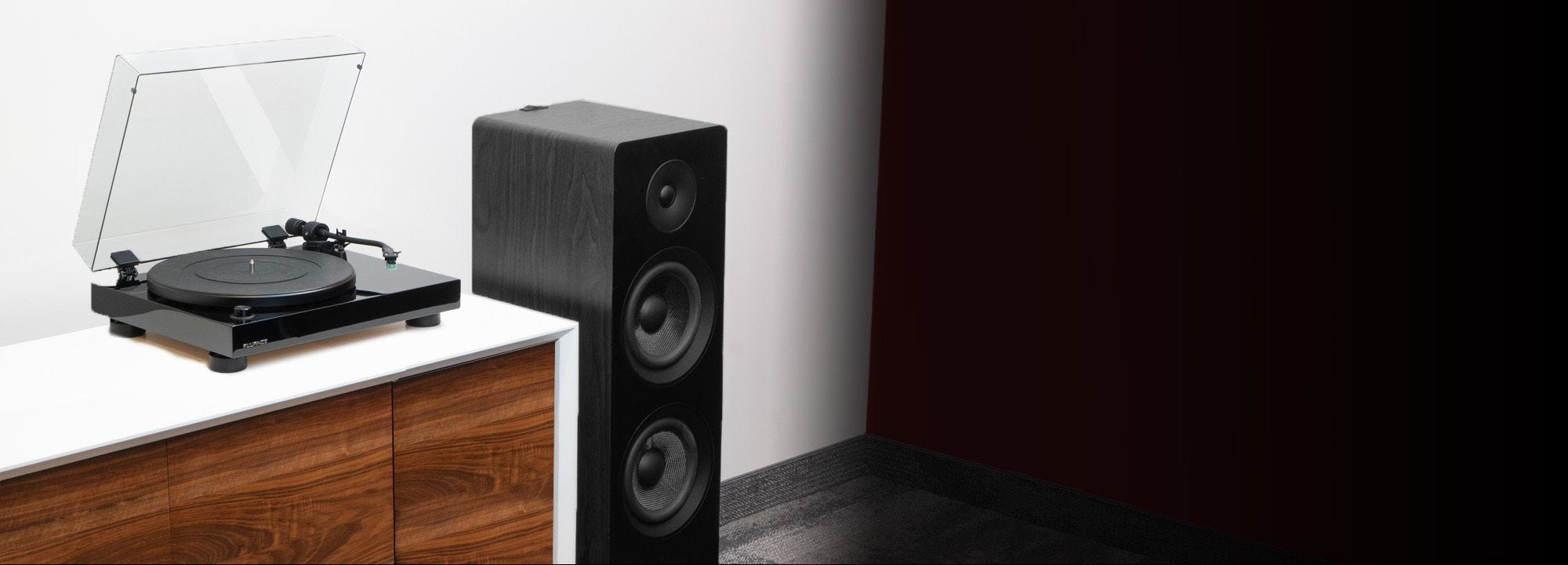 RT81 Hi-Fi Vinyl Turntable with Ai81 Powered Tower Speakers