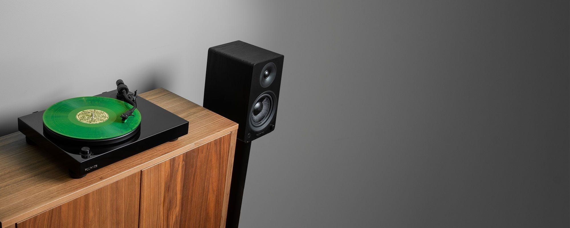 RT81 Hi-Fi Vinyl Turntable with Ai61 Powered 6.5