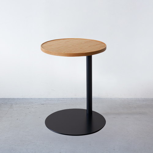 無垢材とスチール脚のコントラストが美しい円型のGRACIEUX グラシュー