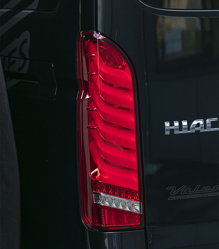 テールランプの交換でハイエースのリアスタイルをオシャレにカスタム
