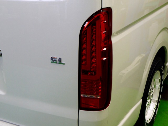 新商品☆ハイエース用トムス フルLEDテールランプ！｜ハイエース専門店