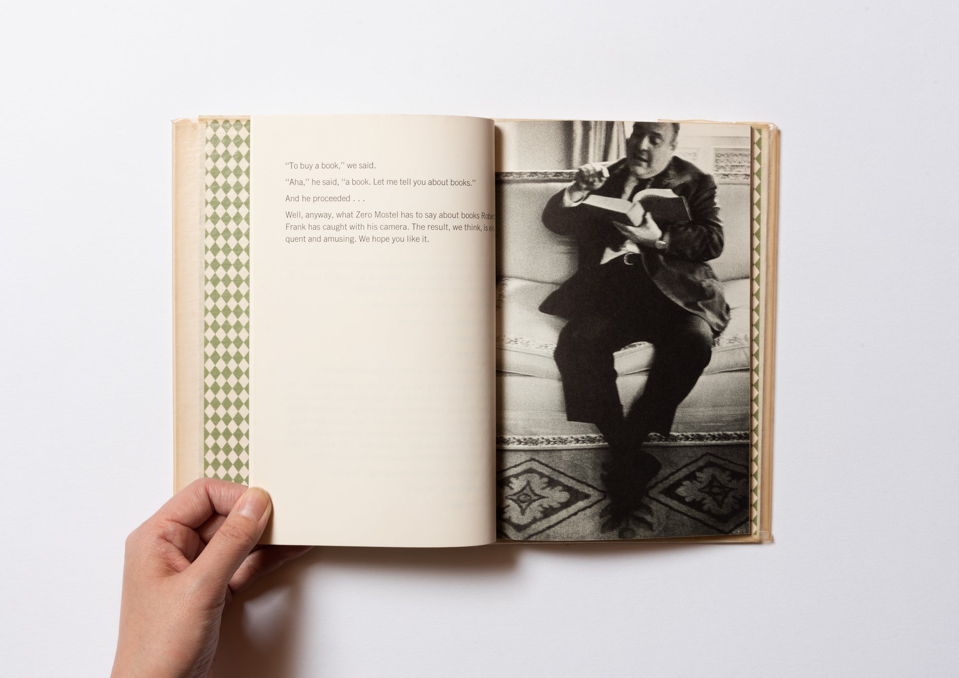 Zero Mostel Reads a Book / 読書するゼロ・モステル – FRAGILE BOOKS