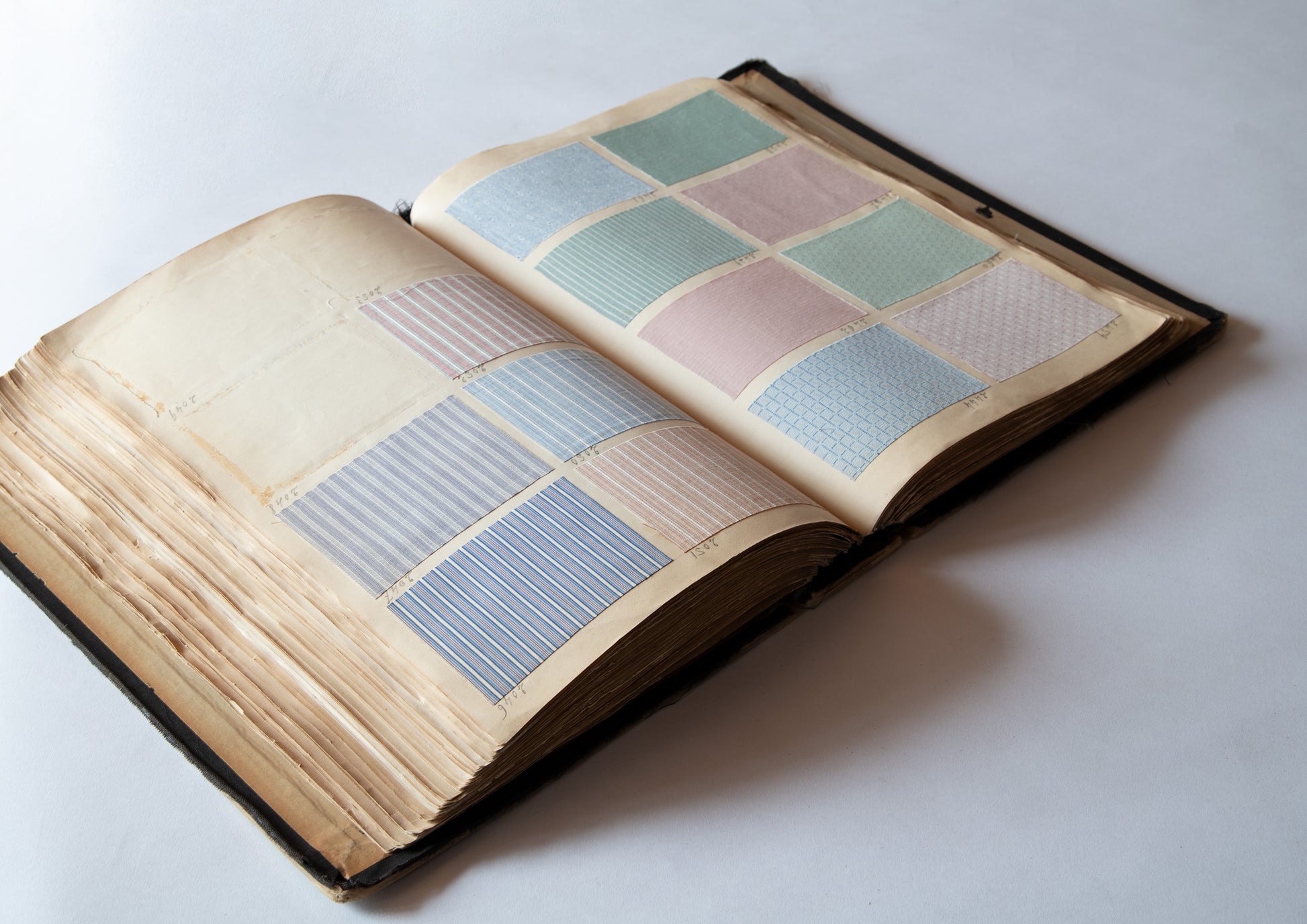 クロード・フレールの生地見本帳 / The pattern book of J. CLAUDE