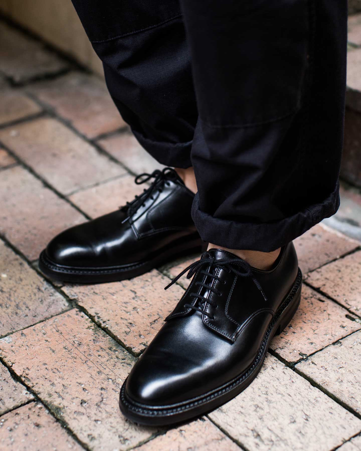 シンプルなプレーントゥと程よいボリューム感を持った存在感の強い